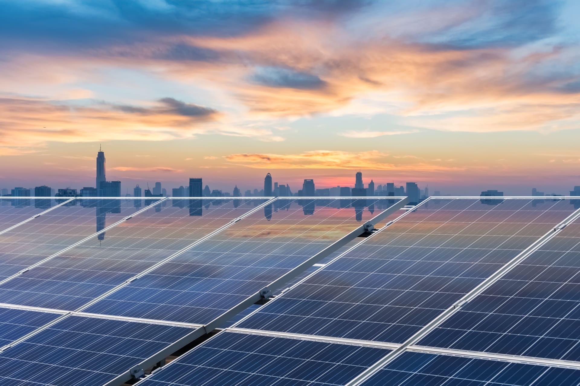roof-solar-energy-in-sunset-2021-08-26-17-52-56-utc (1) (1)